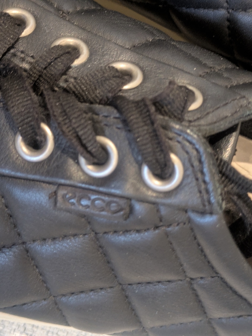 ECCO Black Quilted Leather Lace-Up Sneakers Cream Sole Women's Size 40 - Picture 9 of 9